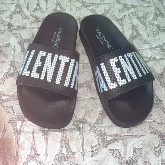 VALENTINO SLIDES ๐ - Picture 1 of 5